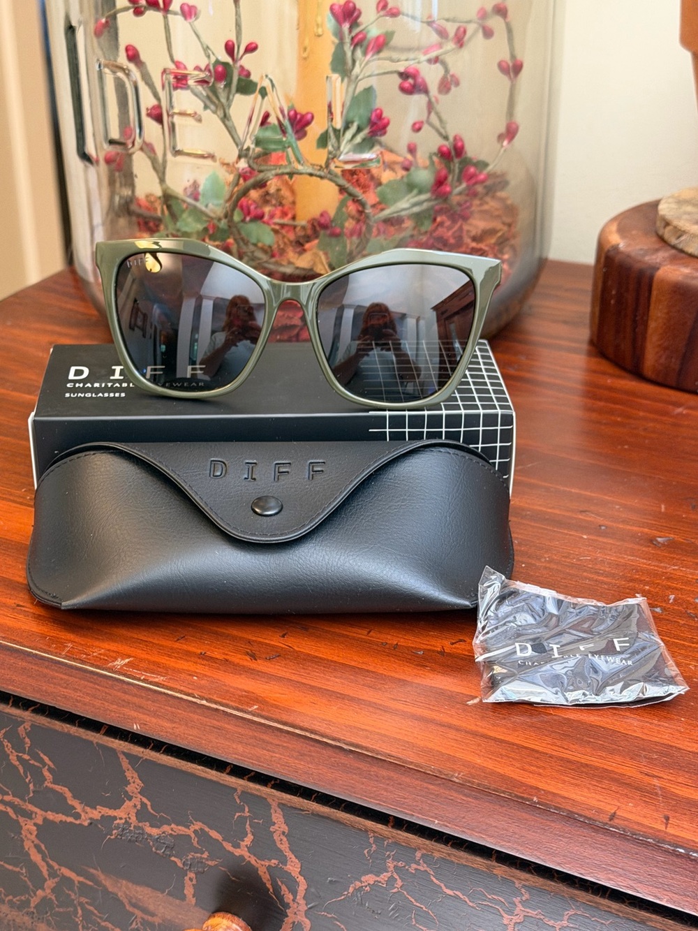 DIFF EYEWEAR Cassidy Sunglasses in an olive green color with polarized lenses